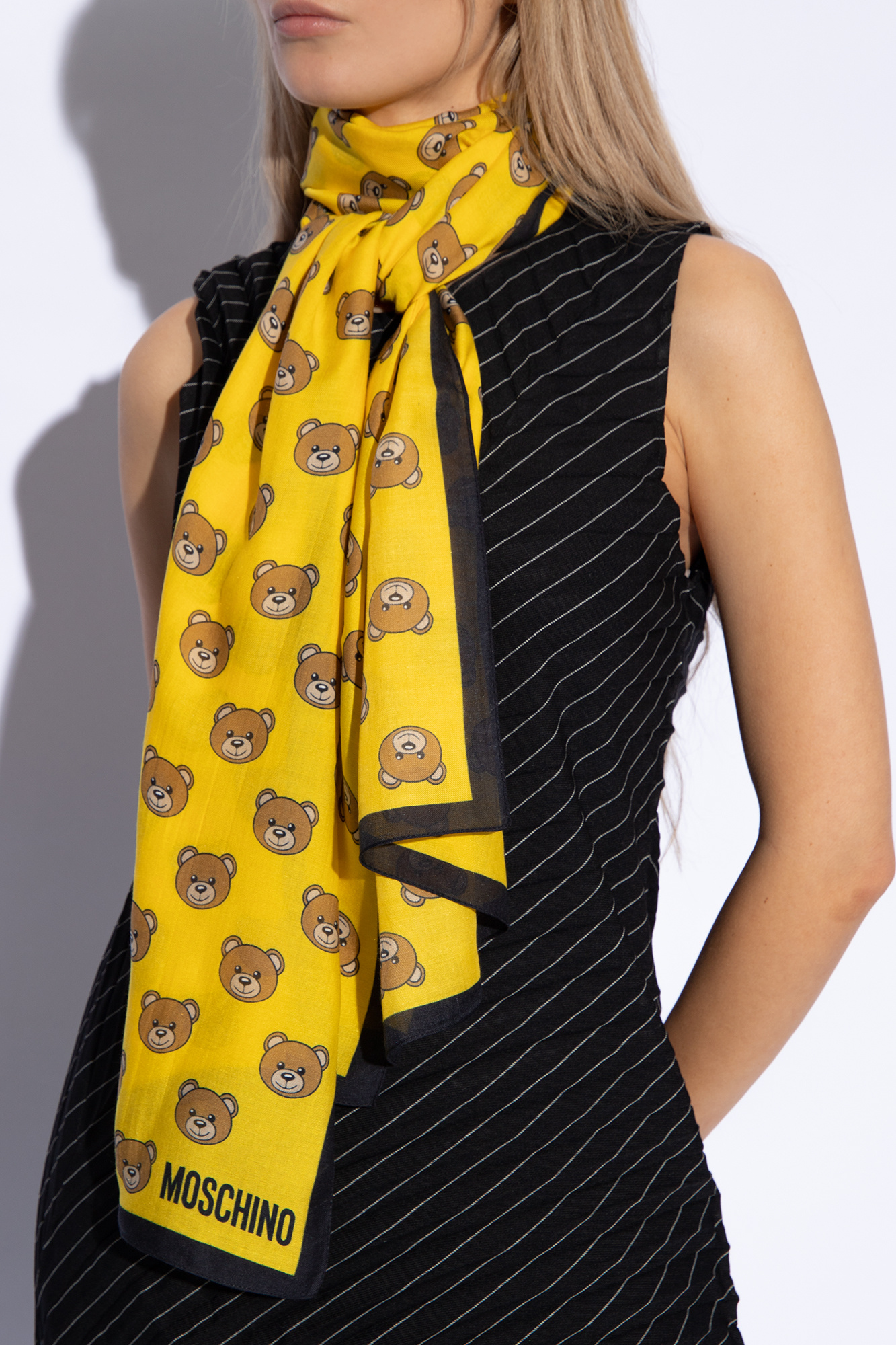 Moschino teddy 2025 bear scarf